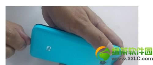 小米2s后盖怎么打开?小米2s开盖技巧2