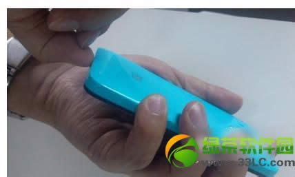 小米2s后盖怎么打开?小米2s开盖技巧3