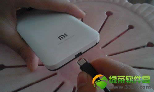 小米手机后盖怎么打开?小米手机通用打开后盖方法汇总2