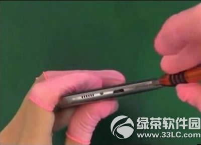 华为荣耀5c怎么打开后盖 华为荣耀畅玩5c后盖打开图文教程2