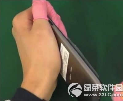 华为荣耀5c怎么打开后盖 华为荣耀畅玩5c后盖打开图文教程3