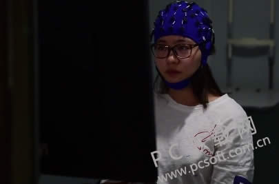 清华大学展示"意念神技":回复消息不用手!
