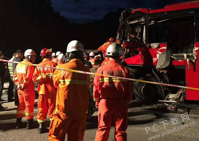 10日夜间陕西发生重特大交通事故 目前已造成36人死亡 另有13人不同程度的受伤