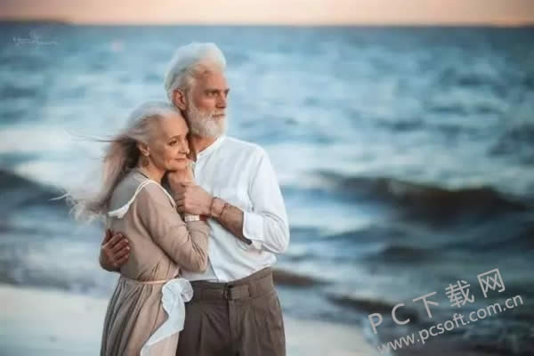 刷爆朋友圈的俄罗斯老年夫妇写真竟然是摆拍 两人互不认识!
