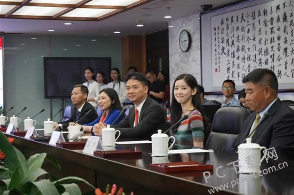 刘强东携手奶茶妹妹向人大捐款3亿元 设立人大京东基金!