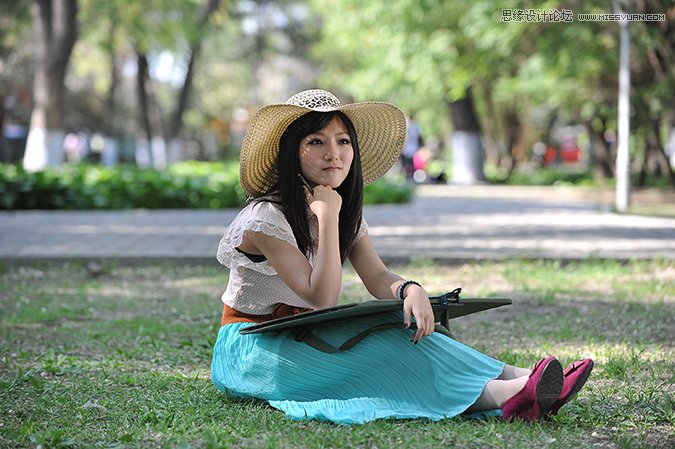 PS把草地上的女生照片调成阳光明媚色彩