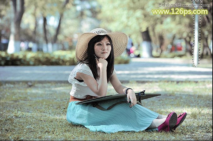 PS把草地上的女生照片调成阳光明媚色彩