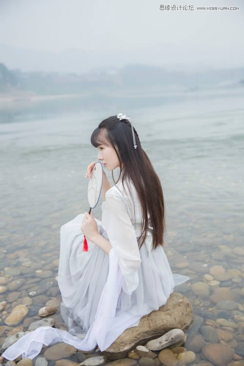 PS调出蓝色唯美仙境古装女生写真照片