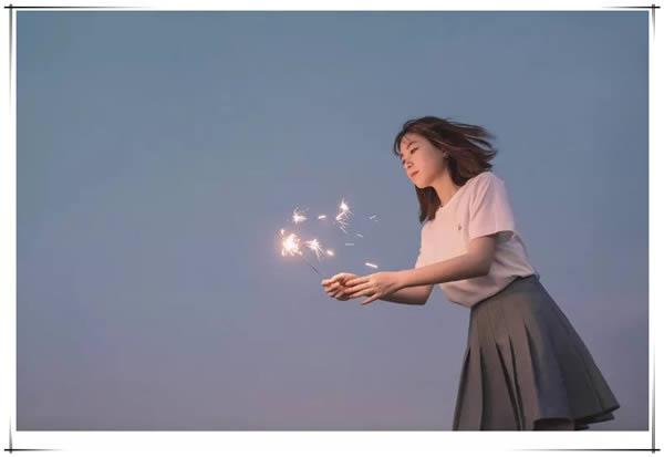 调出暗调夜景暖色人像艺术照片的PS教程