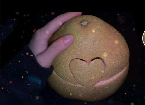 秋天的第一个柚子是什么梗_秋天的第一个柚子是什么意思